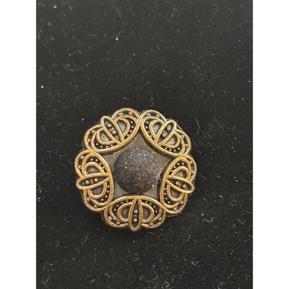 Vintage Victorian Style Ornate blk velvet center Brass Brooch Pin With Filigree - Picture 5 of 7